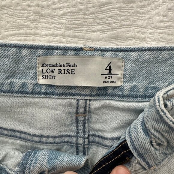 Abercrombie Low Rise Short Size 4 - Picture 2 of 3